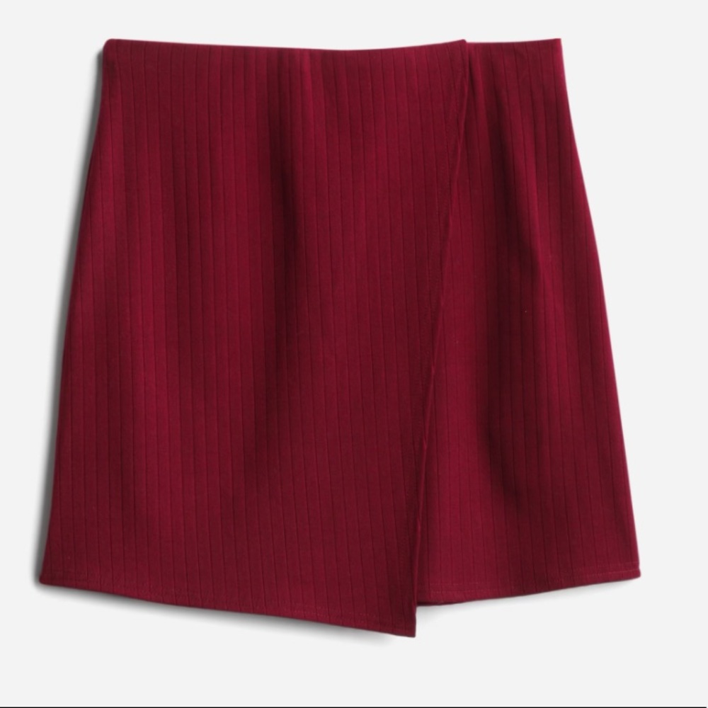 Sadie & Sage burgundy ribbed knit mini skirt
